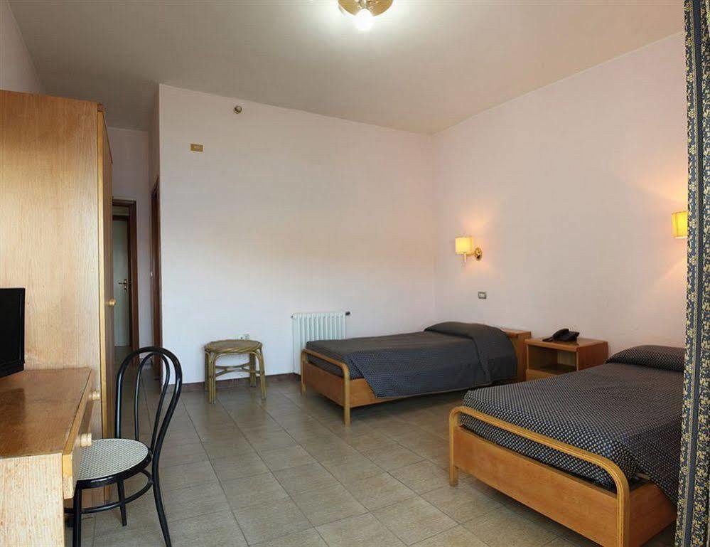 Hotel Calamosca Кальярі Екстер'єр фото